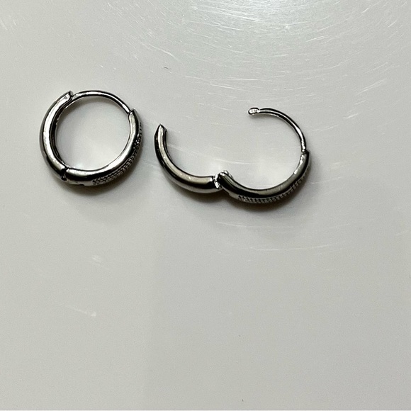 Rose gold / gold /silver plated women’s earring hoops - Picture 7 of 7